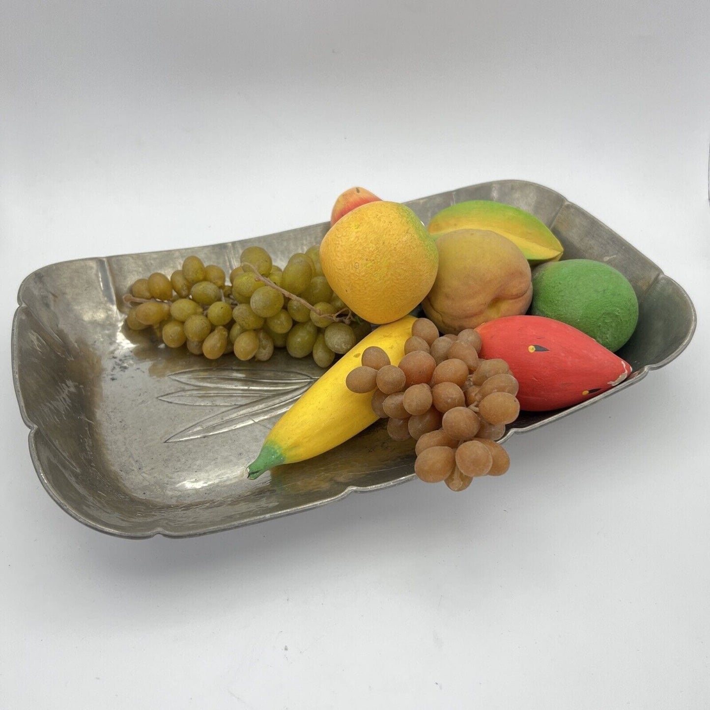 Vassoio in peltro stile antico grande ciotola portafrutta anni 60 70 Vintage Categoria Sheffield & Argento