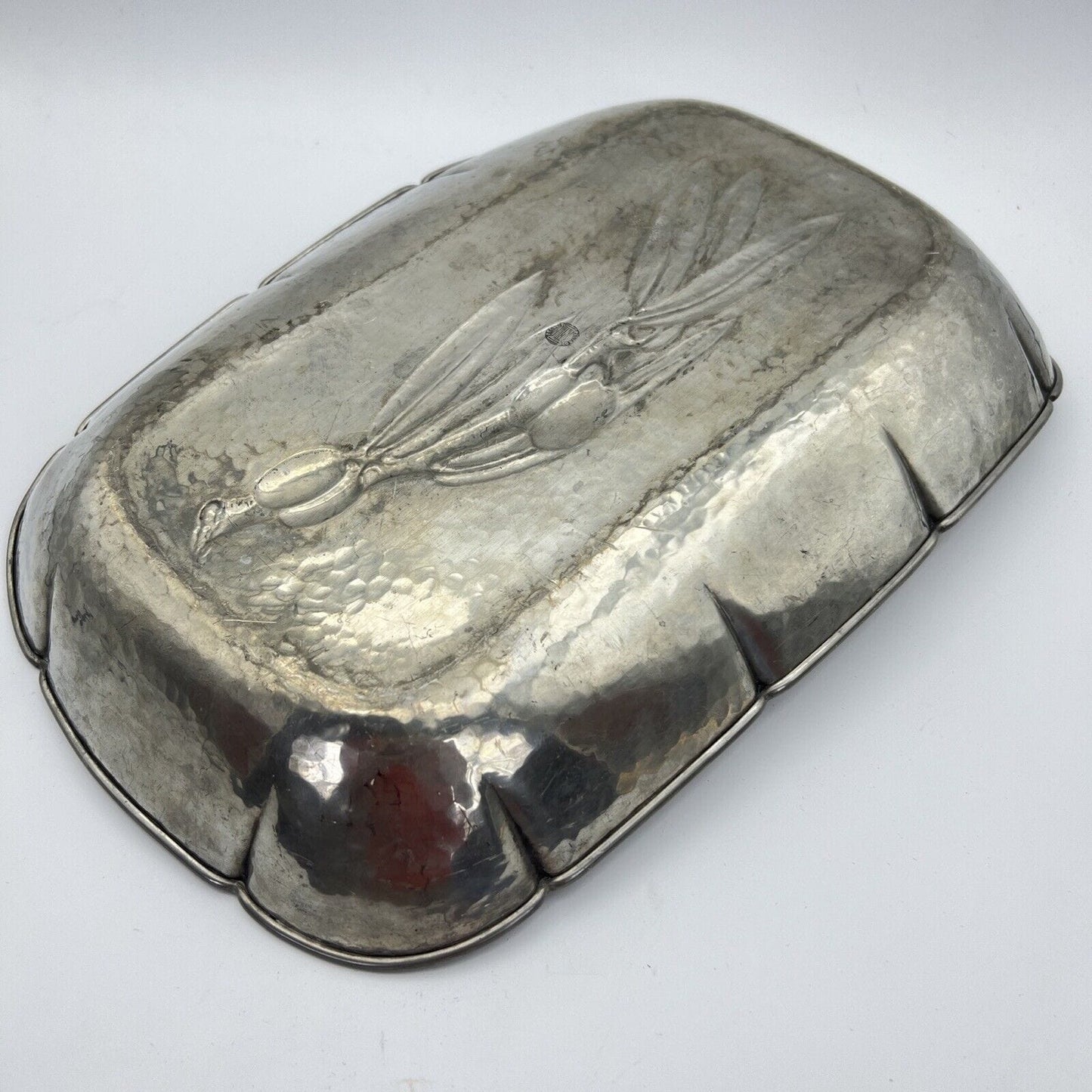 Vassoio in peltro stile antico grande ciotola portafrutta anni 60 70 Vintage Categoria Sheffield & Argento