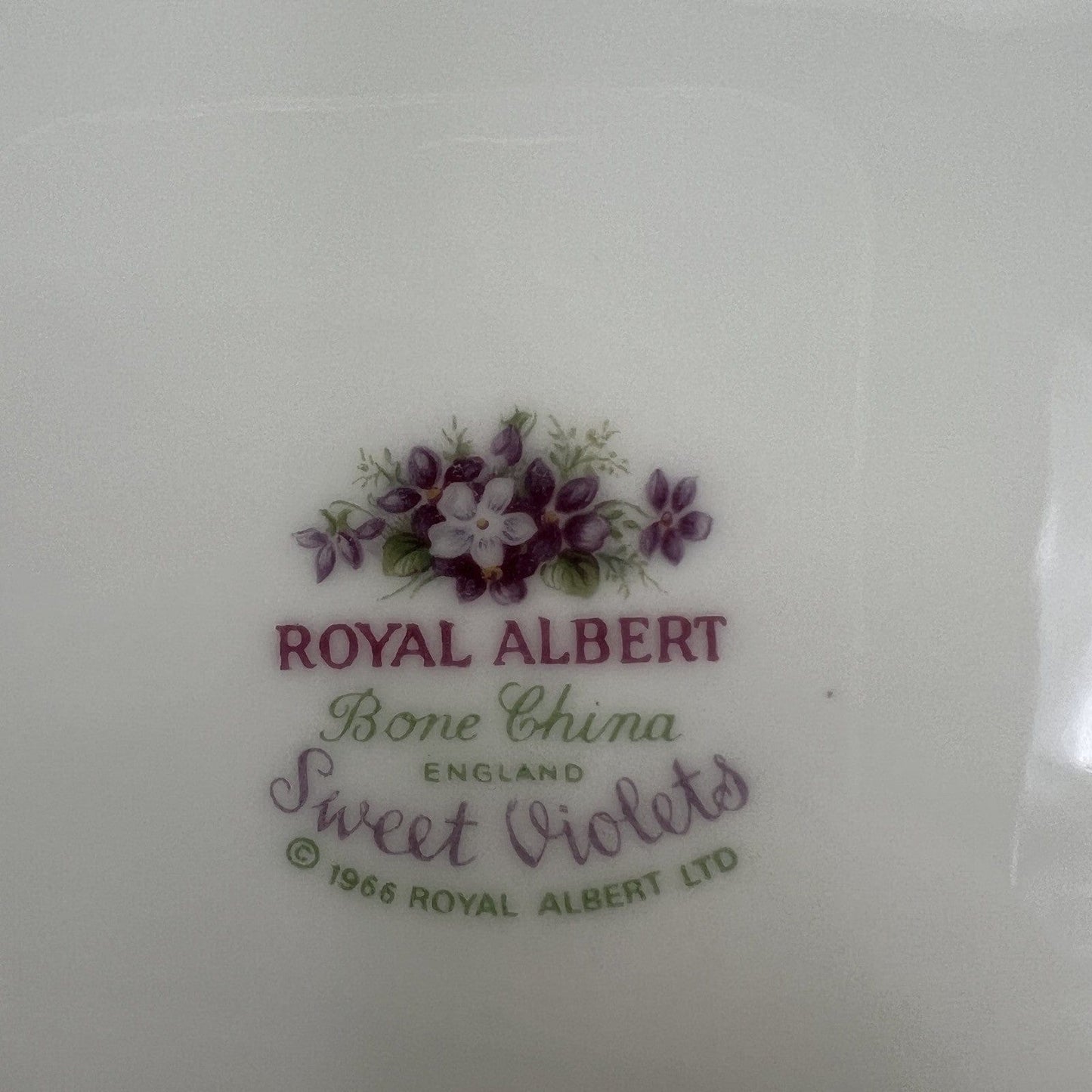 Vassoio ovale piatto in porcellana Royal Albert Sweet Violets Violette 1966 Categoria Piatti Vassoio