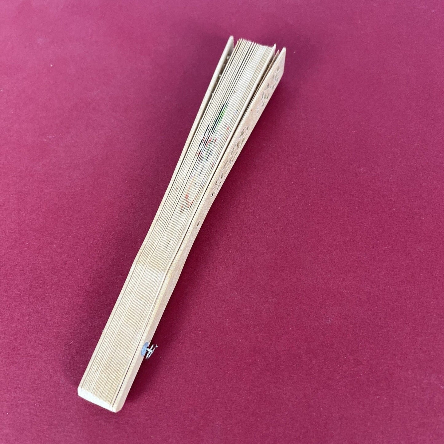 Ventaglio Cinese vintage per signora in legno naturale traforato dipinto a mano Categoria Ventagli
