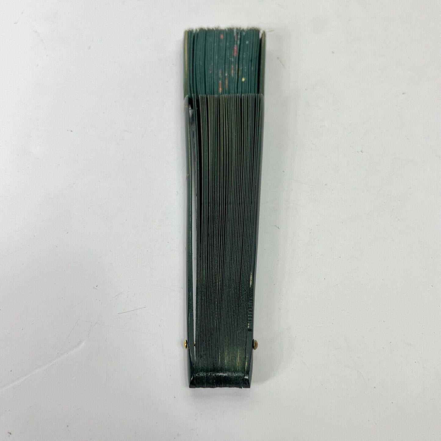 Ventaglio vintage Spagnolo in legno traforato e dipinto a mano tessuto verde Categoria Ventagli