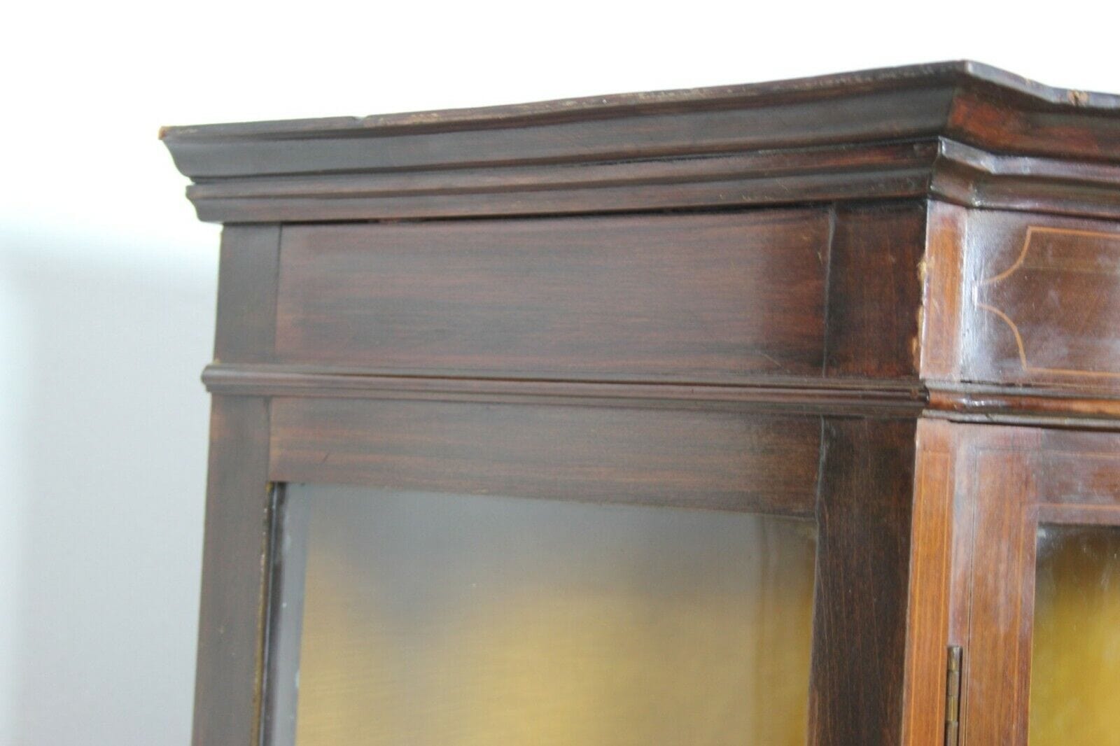 Vetrina antica cristalliera in legno di mogano vetrinetta filettata inglese 900 Categoria  Arredamento
