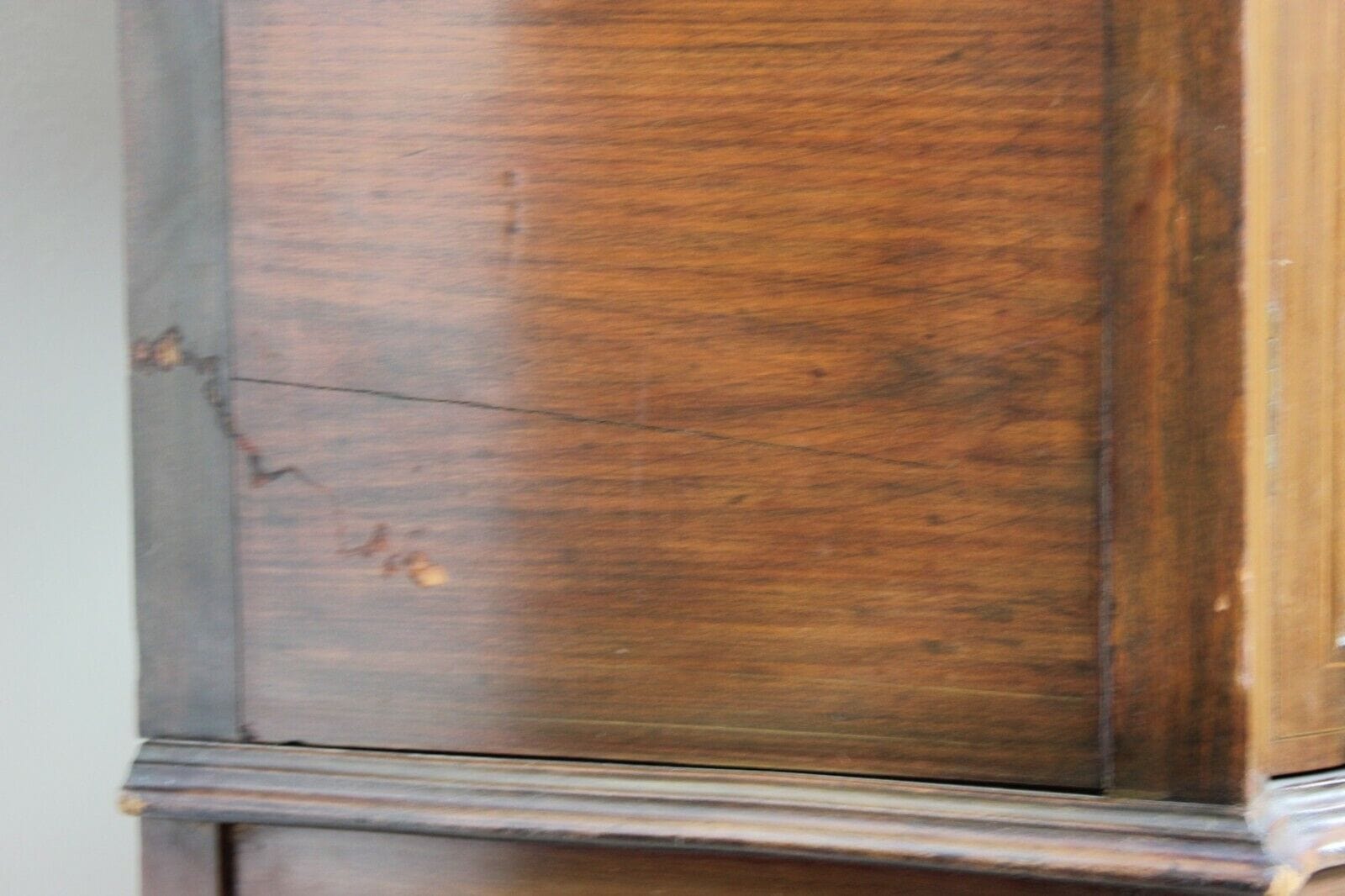 Vetrina antica cristalliera in legno di mogano vetrinetta filettata inglese 900 Categoria  Arredamento