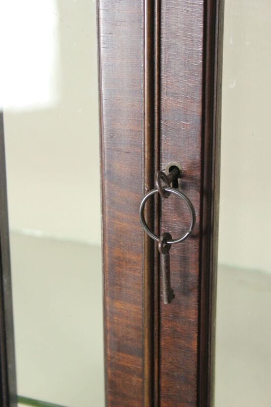 Vetrina antica cristalliera in legno di mogano vetrinetta inglese 900 d'epoca Categoria Arredamento