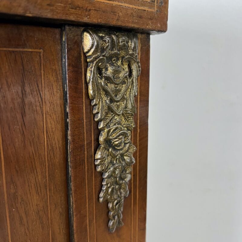Vetrina Antica epoca 800 Vetrinetta Cristalliera libreria stile vittoriano Categoria Arredamento
