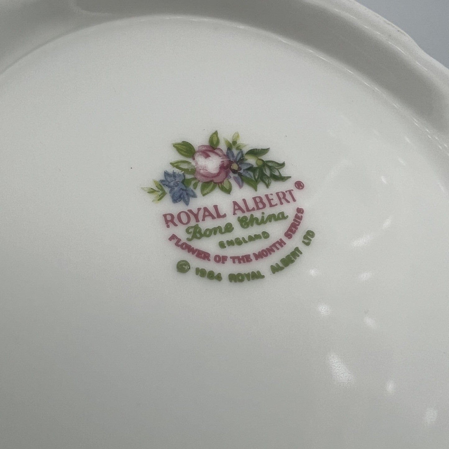 Zuccheriera in porcellana Royal Albert con Coperchio mesi Flower of the month Categoria Servizio tazze - Tazze