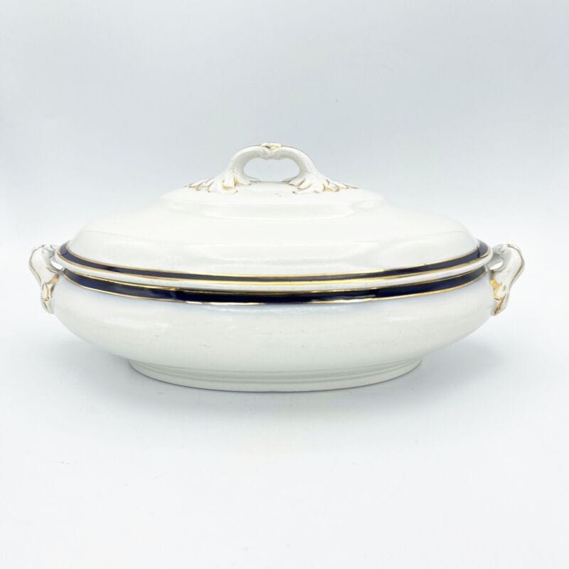 Zuppiera antica inglese in ceramica bianca Legumiera d'epoca 800 centrotavola Categoria Zuppiere