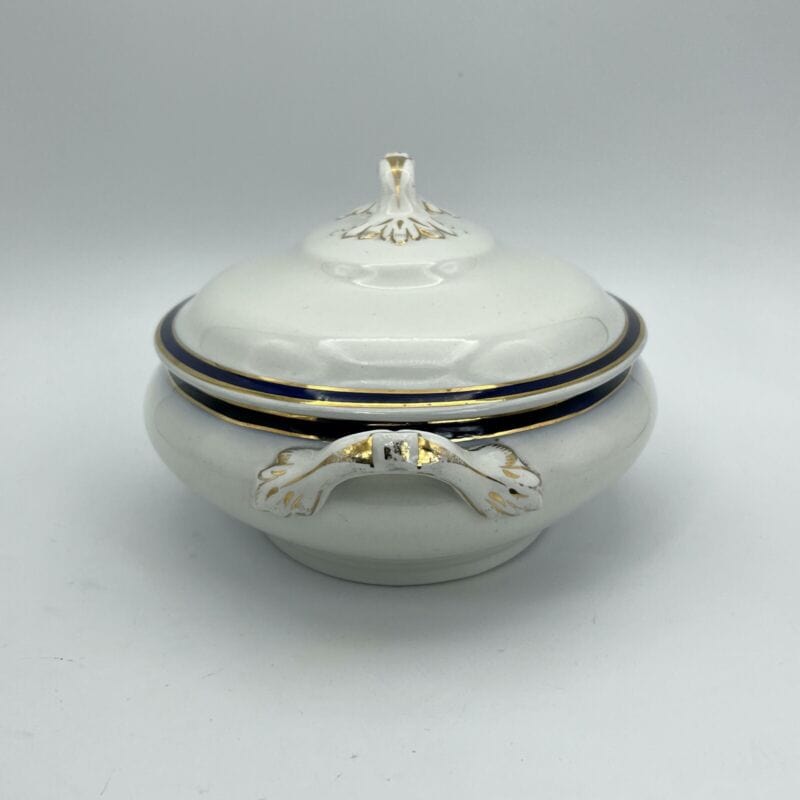 Zuppiera antica inglese in ceramica bianca Legumiera d'epoca 800 centrotavola Categoria Zuppiere