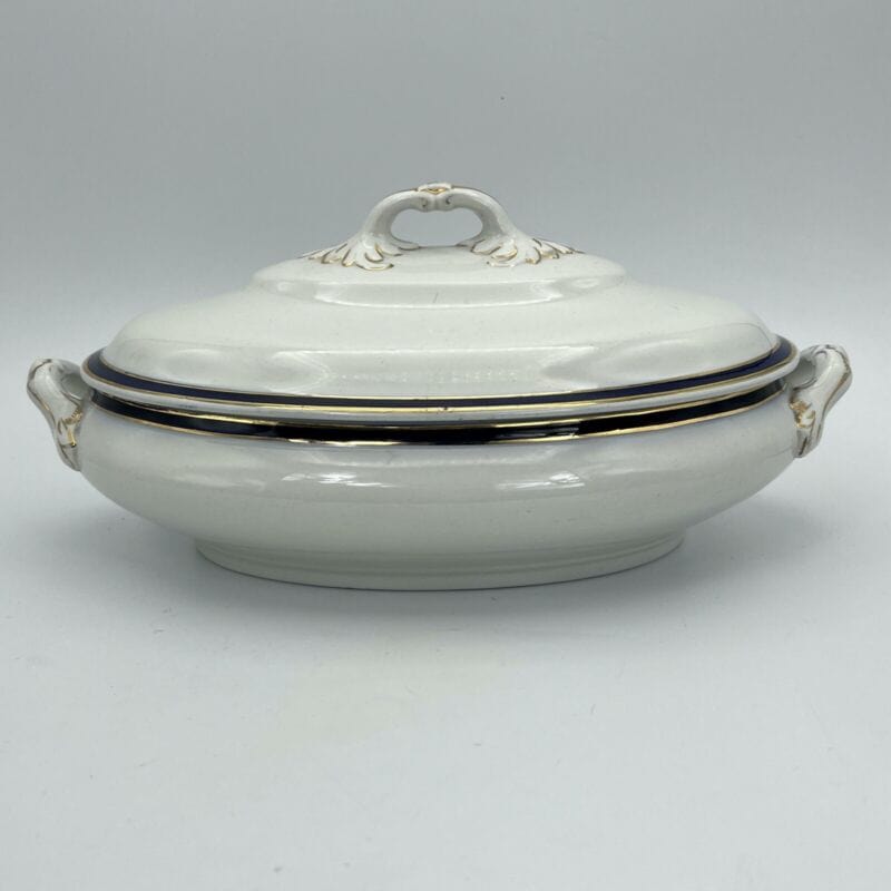 Zuppiera antica inglese in ceramica bianca Legumiera d'epoca 800 centrotavola Categoria Zuppiere