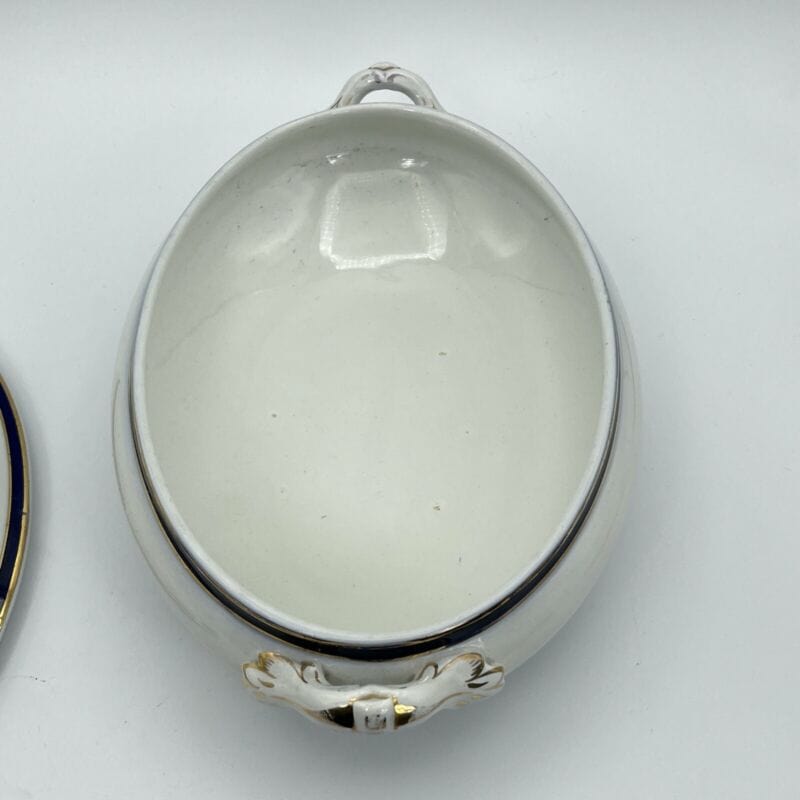 Zuppiera antica inglese in ceramica bianca Legumiera d'epoca 800 centrotavola Categoria Zuppiere