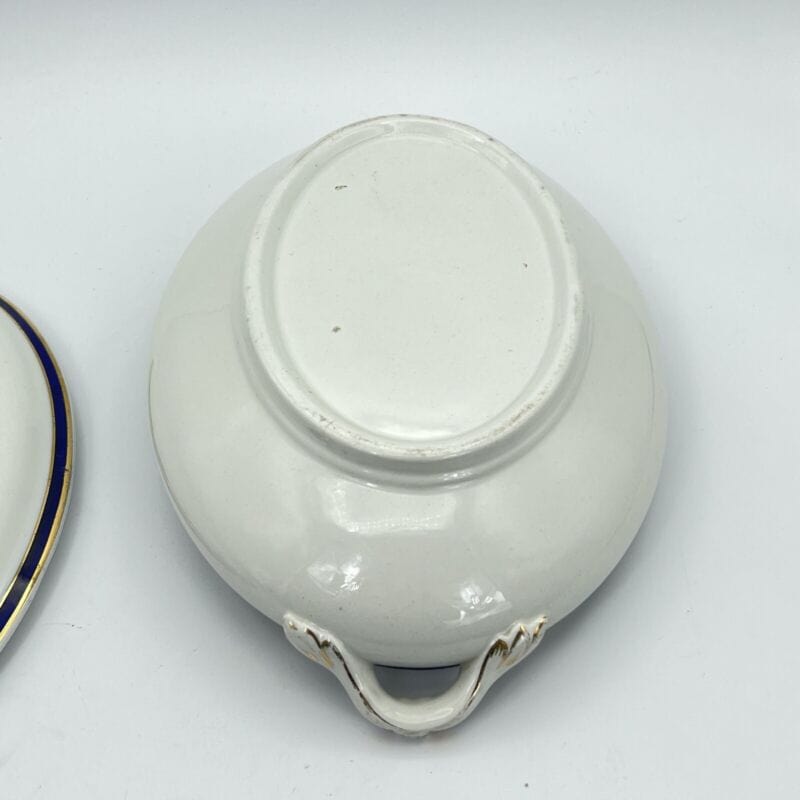 Zuppiera antica inglese in ceramica bianca Legumiera d'epoca 800 centrotavola Categoria Zuppiere