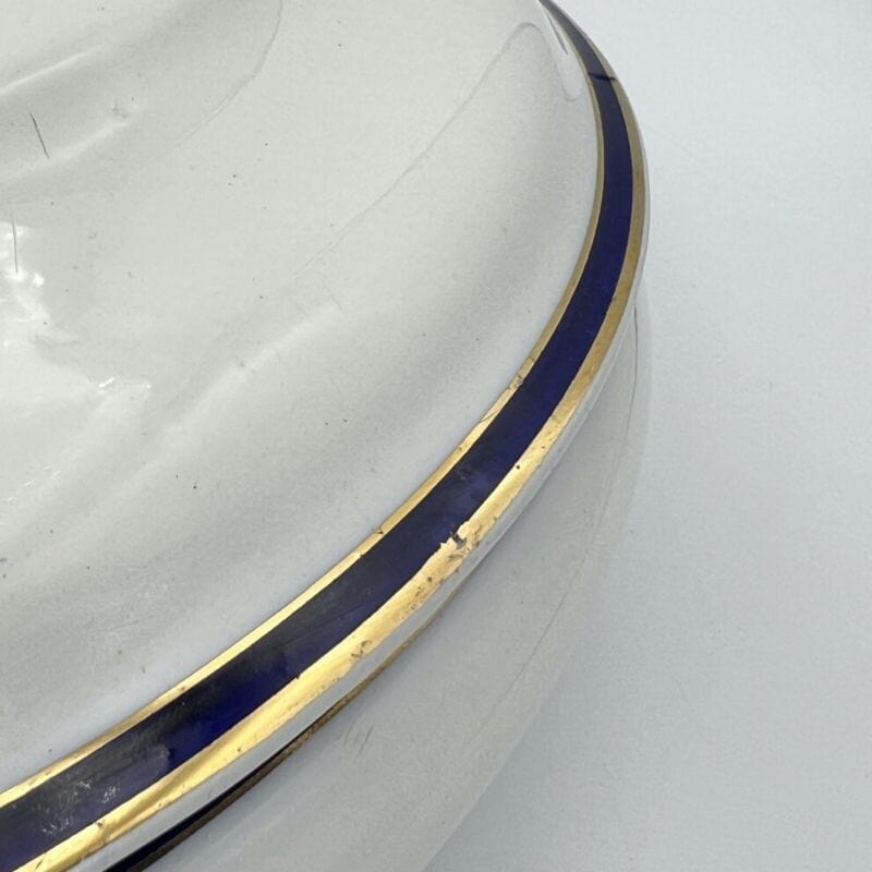 Zuppiera antica inglese in ceramica bianca Legumiera d'epoca 800 centrotavola Categoria Zuppiere