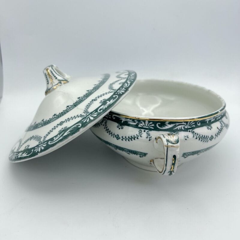 Zuppiera antica inglese in ceramica Legumiera d'epoca 900 Wedgwood bianca verde Categoria Ceramiche e Porcellane
