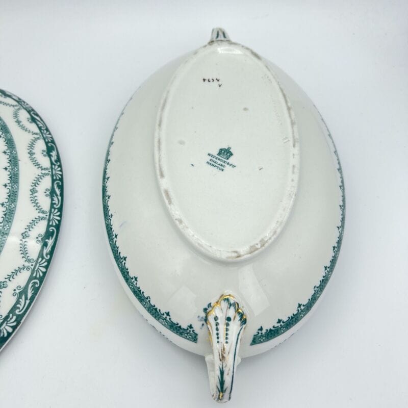 Zuppiera antica inglese in ceramica Legumiera d'epoca 900 Wedgwood bianca verde Categoria Ceramiche e Porcellane