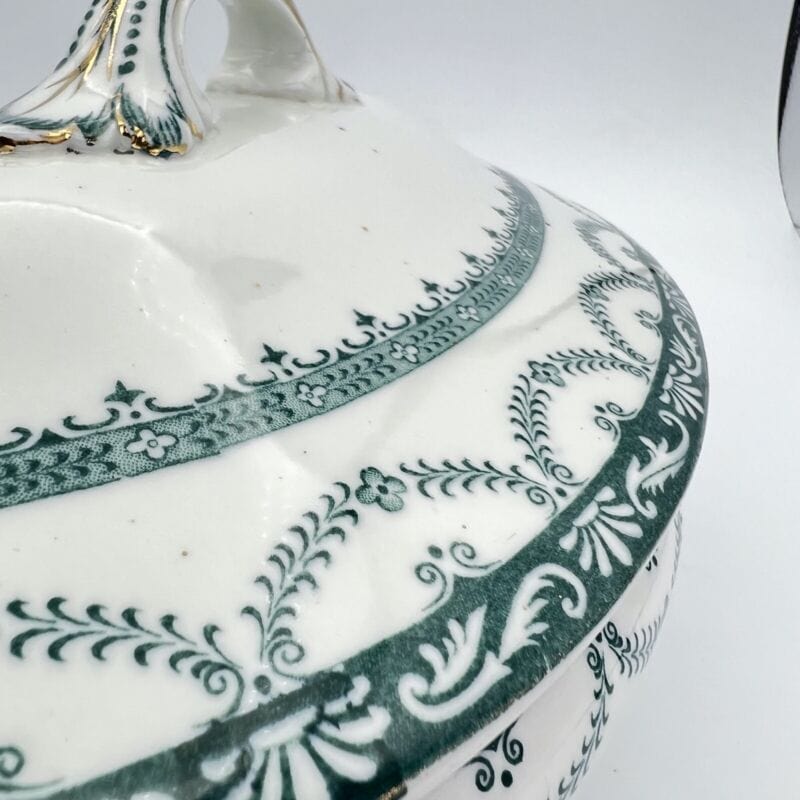 Zuppiera antica inglese in ceramica Legumiera d'epoca 900 Wedgwood bianca verde Categoria Ceramiche e Porcellane