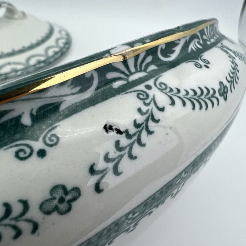 Zuppiera antica inglese in ceramica Legumiera d'epoca 900 Wedgwood bianca verde Categoria Ceramiche e Porcellane