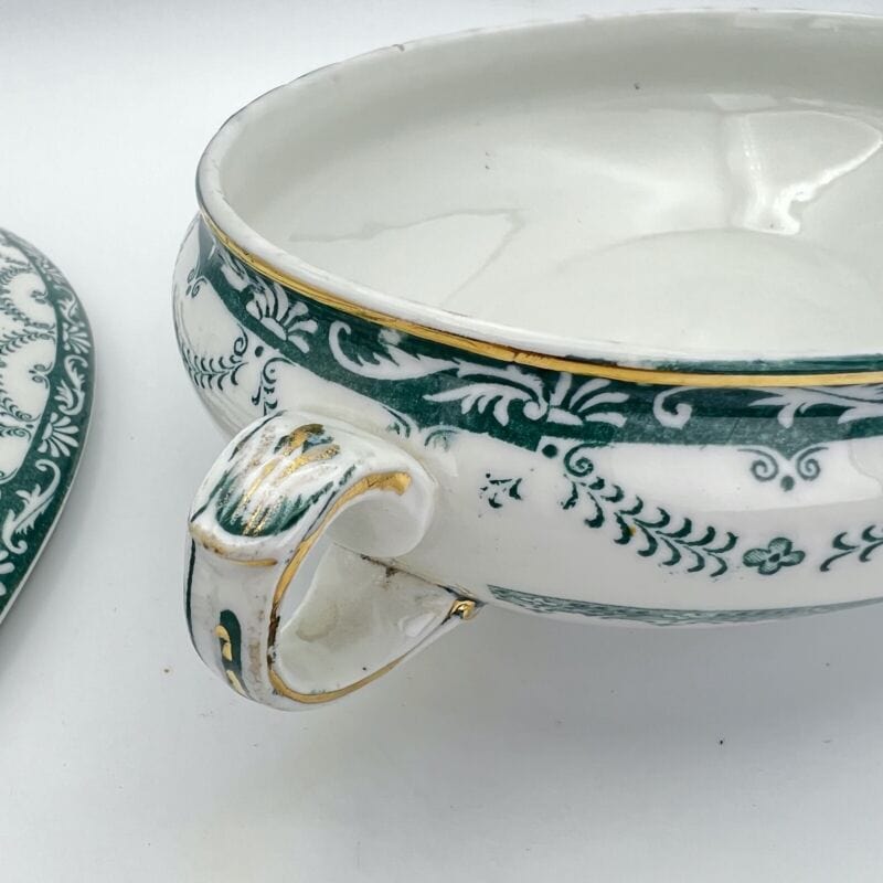 Zuppiera antica inglese in ceramica Legumiera d'epoca 900 Wedgwood bianca verde Categoria Ceramiche e Porcellane
