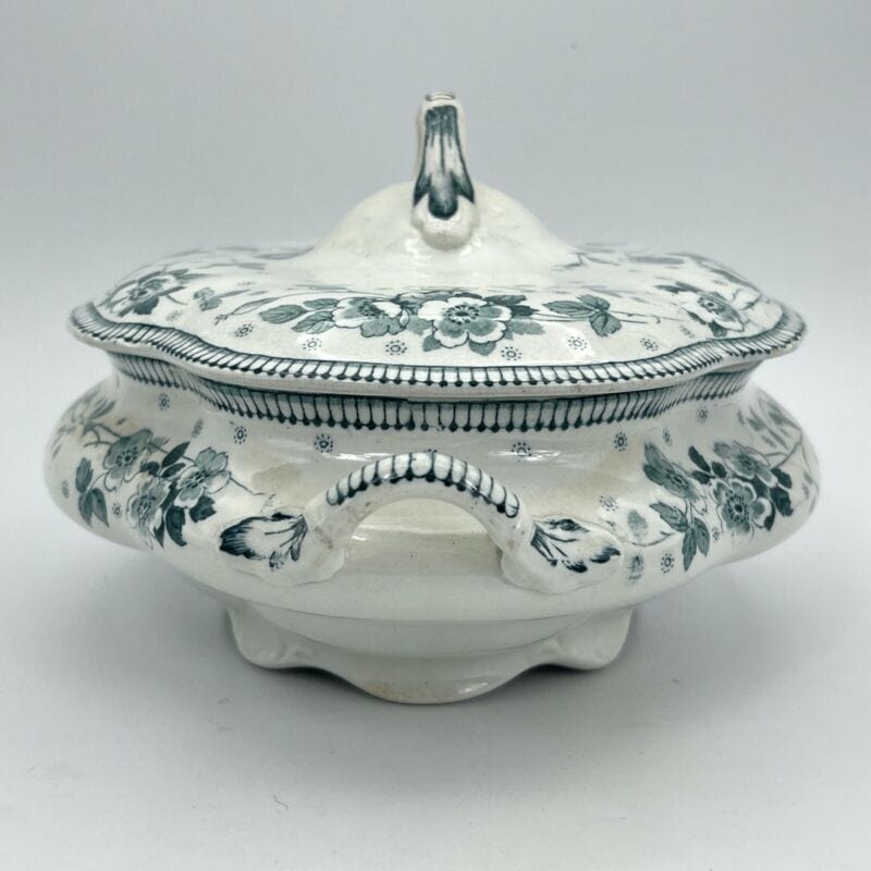 Zuppiera antica inglese in ceramica Legumiera d'epoca Art Nouveau bianca verde Categoria Zuppiere