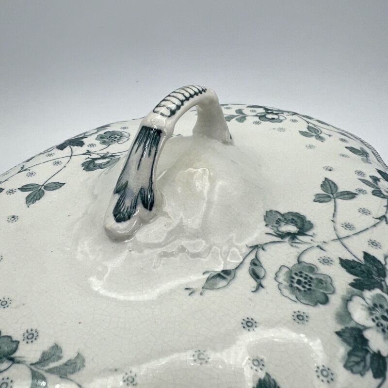 Zuppiera antica inglese in ceramica Legumiera d'epoca Art Nouveau bianca verde Categoria Zuppiere
