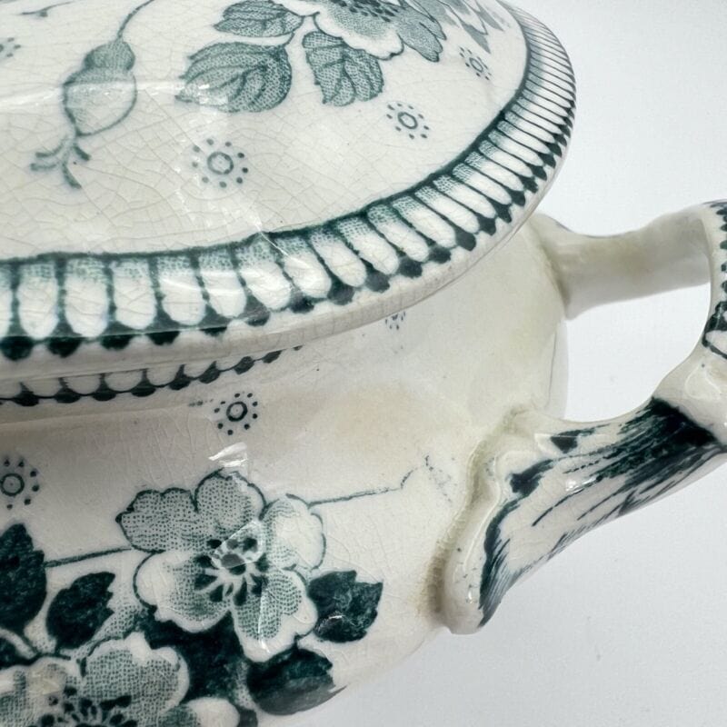 Zuppiera antica inglese in ceramica Legumiera d'epoca Art Nouveau bianca verde Categoria Zuppiere