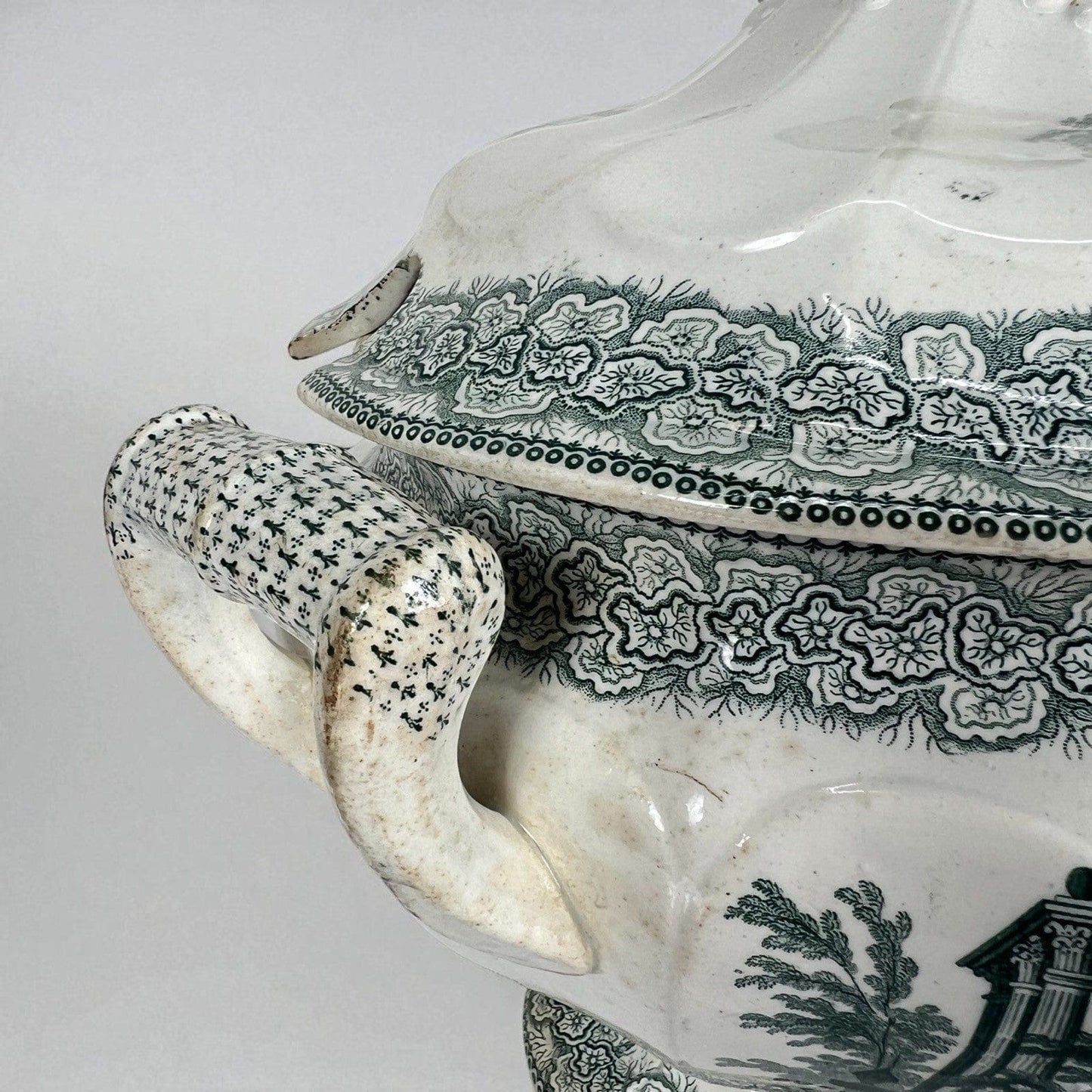 Zuppiera antica inglese in ceramica Legumiera epoca 800 Vittoriana bianca verde Categoria Zuppiere