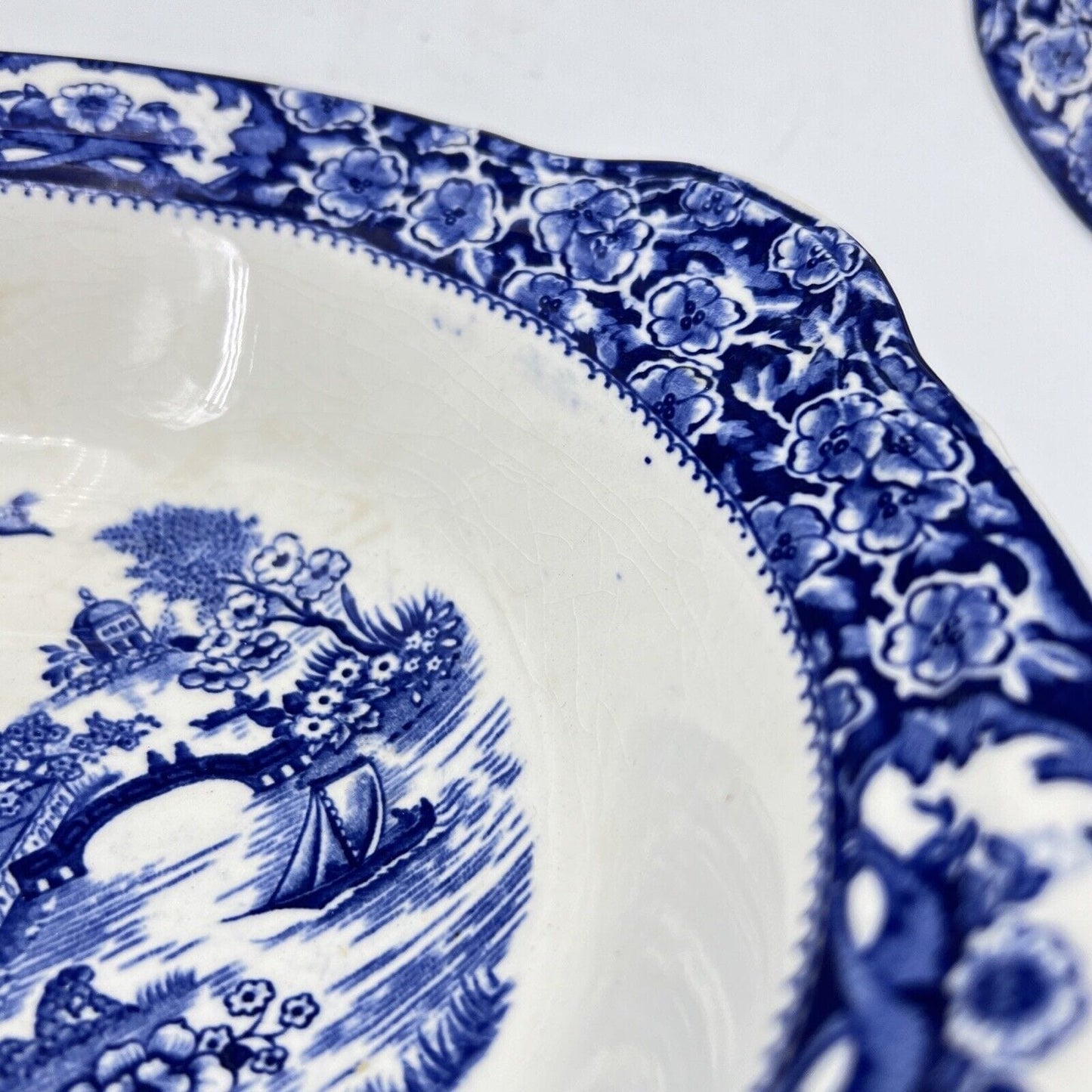 Zuppiera antica inglese in ceramica Legumiera epoca 900 Bianca Blu serie Willow Categoria Zuppiere