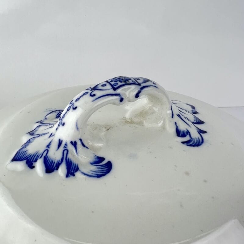 Zuppiera antica inglese in ceramica vecchia legumiera d'epoca bianca blu 900 Categoria Ceramiche e Porcellane