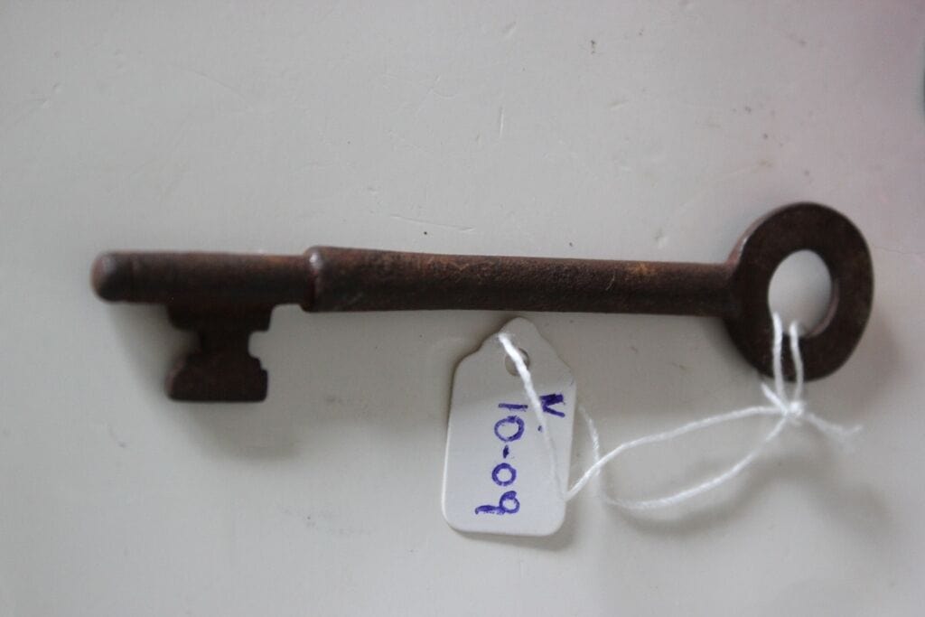 10-09 - ANTICA CHIAVE IN FERRO x MOBILE L.cm 10 ANTIQUE FORNITURE KEY Restauro