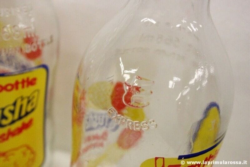 3 BOTTIGLIE IN VETRO ANNI 80' VINTAGE ADVERTISING MILK BOTTLES CRUSHA MILKSHAKE Pubblicità vintage