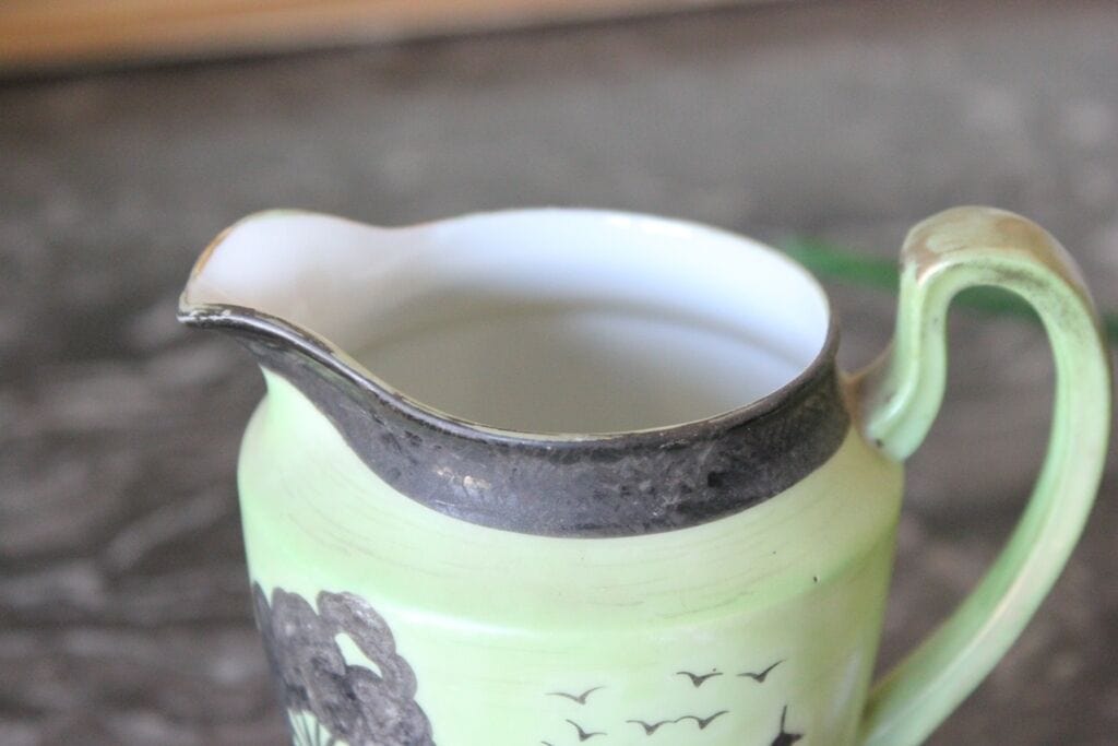 ANTICA BROCCHETTA LATTE IN PORCELLANA MADE GIAPPONE JAPANESE BONE CHINA MILK JUG Ceramiche e Porcellane