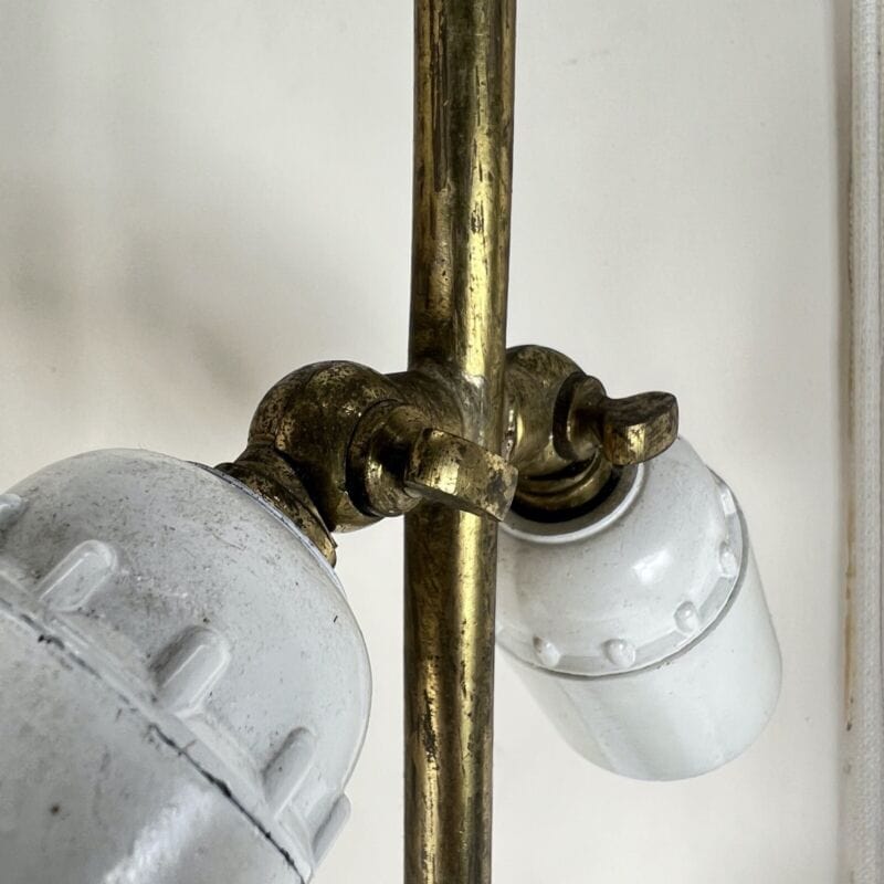 Antica lampada da tavolo in Bronzo dorato con piedi di Leone Paralume Sagomato Lampade Appliques