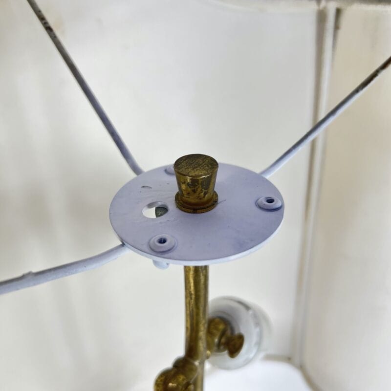 Antica lampada da tavolo in Bronzo dorato con piedi di Leone Paralume Sagomato Lampade Appliques