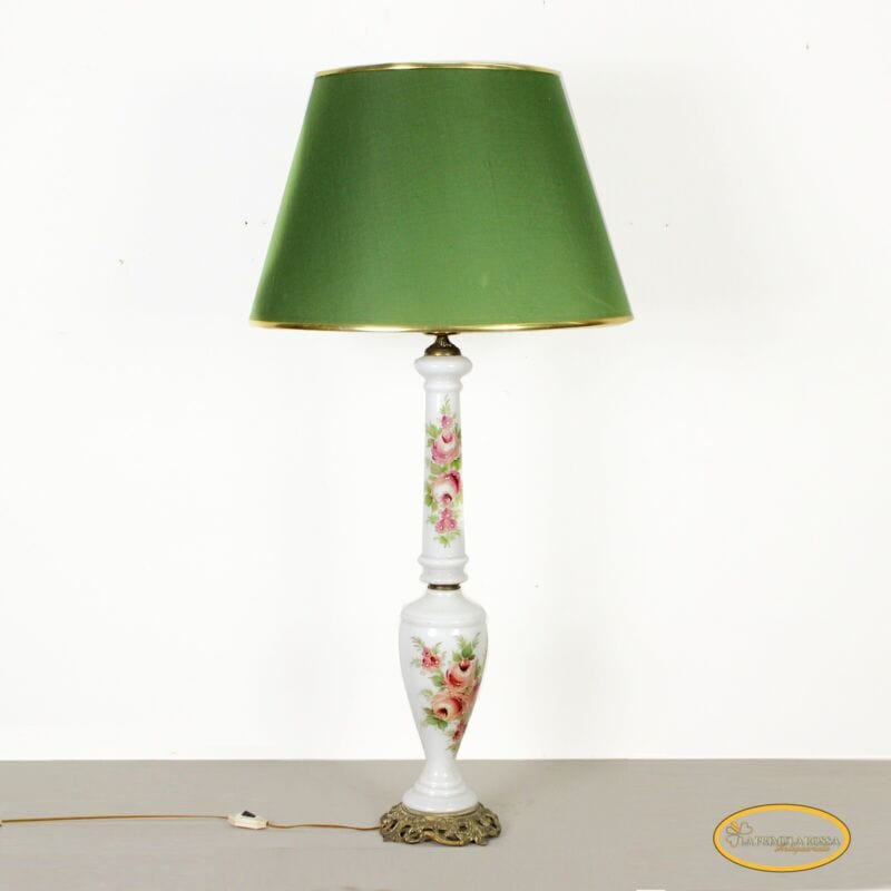 Antica lampada da tavolo in vetro opaline con fiori dipinti paralume verde 900 Lampade Appliques