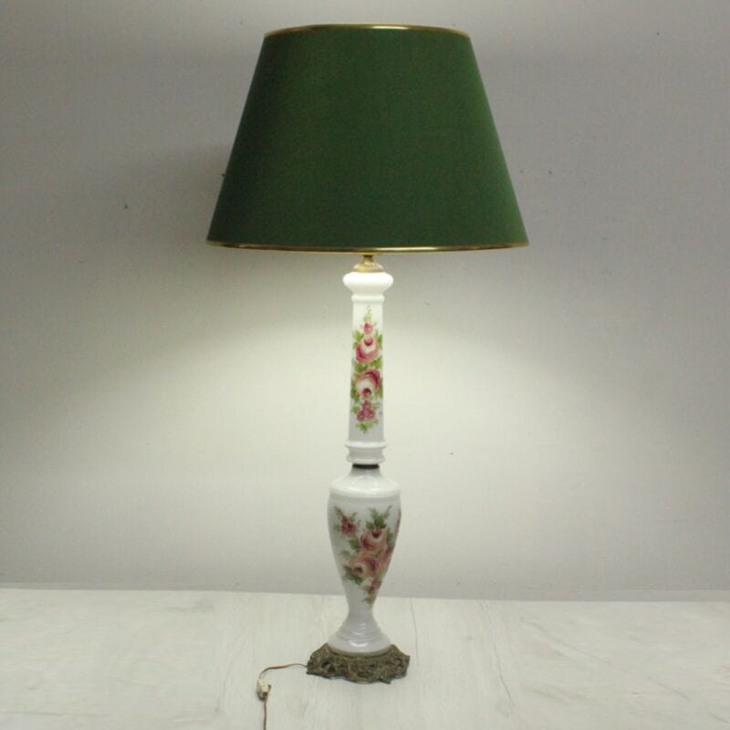 Antica lampada da tavolo in vetro opaline con fiori dipinti paralume verde 900 Lampade Appliques