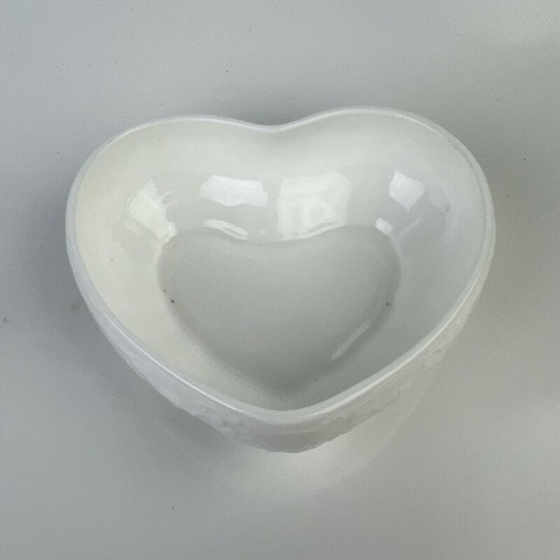 Antica scatola in porcellana Inglese con coperchio a forma di cuore decori rose Ceramiche e Porcellane