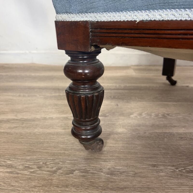 Antica sedia imbottita con braccioli poltrona poltroncina in legno noce ' 800 Arredamento
