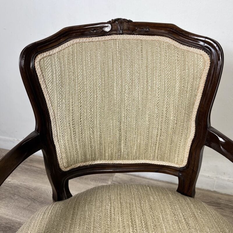 Antica sedia imbottita con braccioli poltrona poltroncina in legno noce vintage Arredamento
