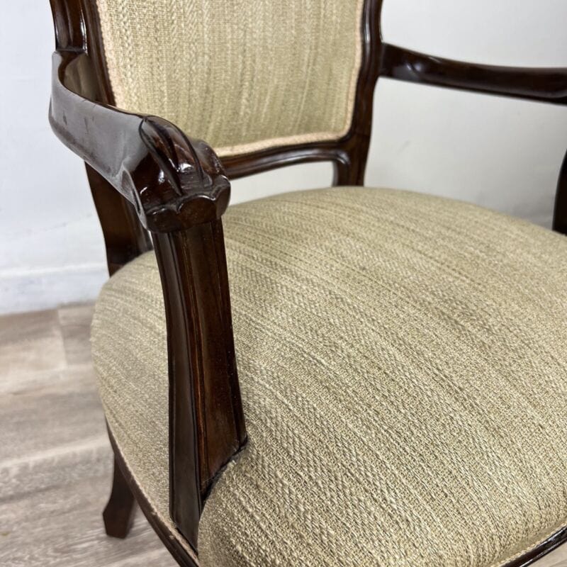 Antica sedia imbottita con braccioli poltrona poltroncina in legno noce vintage Arredamento