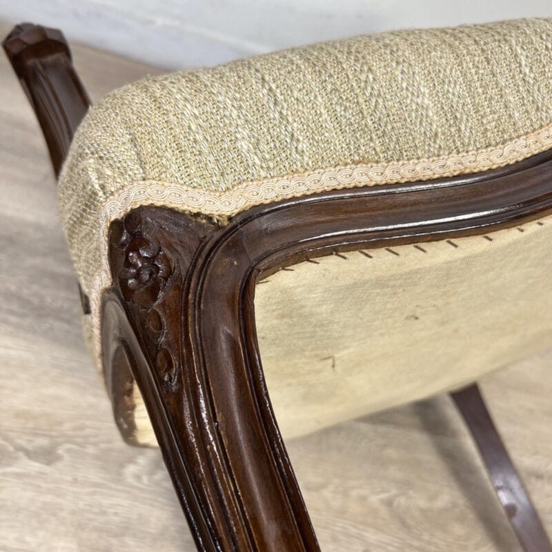 Antica sedia imbottita con braccioli poltrona poltroncina in legno noce vintage Arredamento