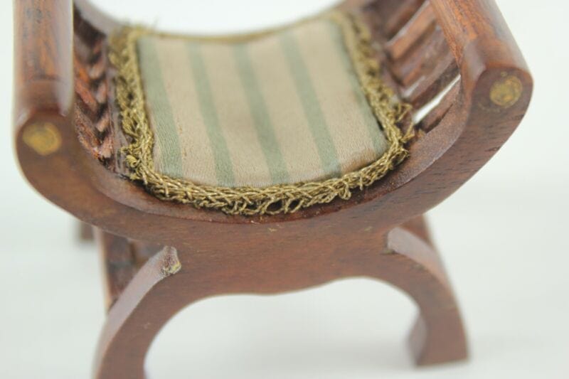 Antica sedia in miniatura legno panchetta epoca 800 per casa delle bambole 1:12 Giocattoli vintage
