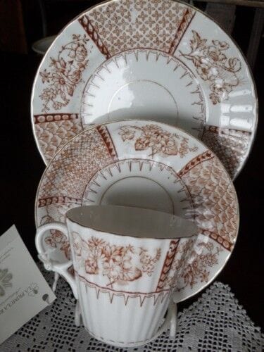 ANTICA TAZZA INGLESE DA TE' IN PORCELLANA BONE CHINA + PIATTINO DOLCE - TRIS Ceramiche e Porcellane