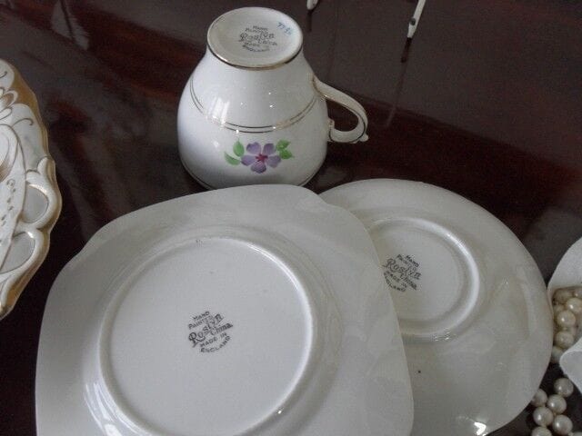 ANTICA TAZZA INGLESE IN PORCELLANA DIPINTA A MANO + PIATTINO DOLCE FIORI Ceramiche e Porcellane