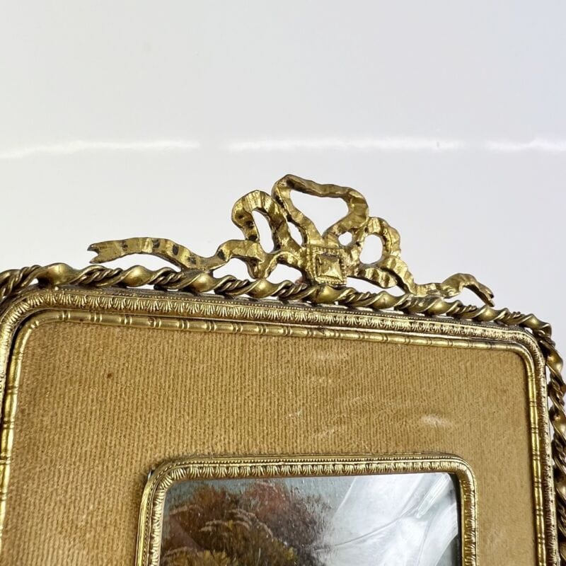 Antichi quadretti in miniatura Dipinti vintage cornice ottone bronzo con fiocco Quadri
