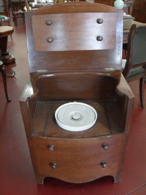 ANTICO COMMODE IN LEGNO CON INTERNO PITALE IN CERAMICA OLD ROOM CONVENIENCE Arredamento
