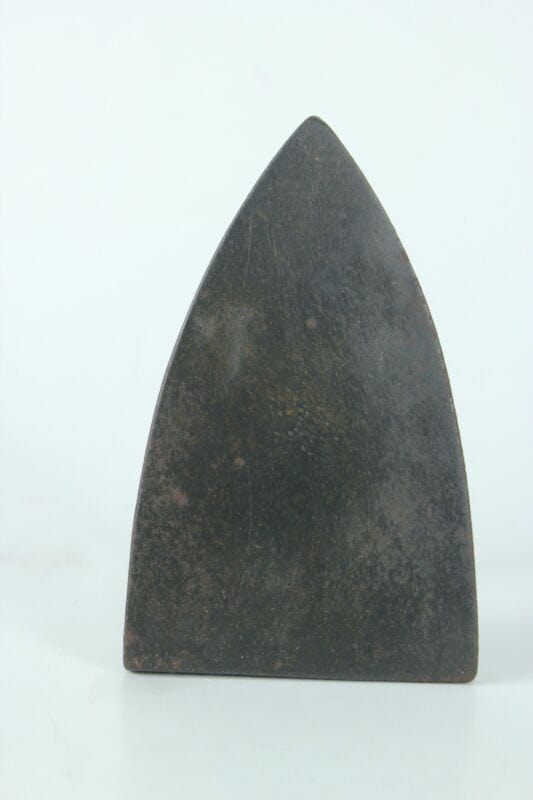 Antico ferro da stiro in ghisa decorato vecchio fermacarte fermaporta d'epoca Attrezzi e Strumenti
