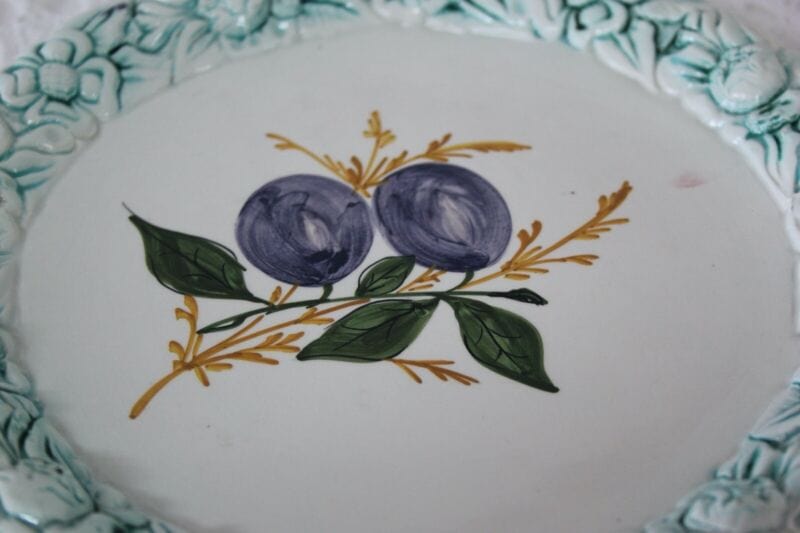 Antico Piatto decorativo vintage in ceramica da appendere a muro frutti Prugne Ceramiche e Porcellane