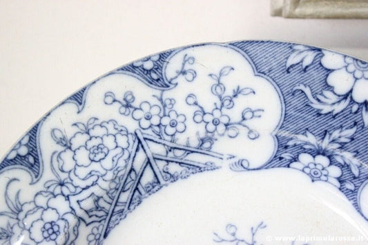 ANTICO PIATTO IN CERAMICA FIORI BIANCO E BLU OLD SIVA FLOW BLUE POTTERY PLATE Ceramiche e Porcellane