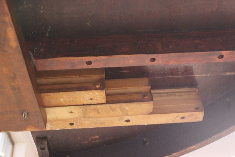 Antico tavolo allungabile da pranzo rotondo in legno di mogano epoca 800 America Arredamento