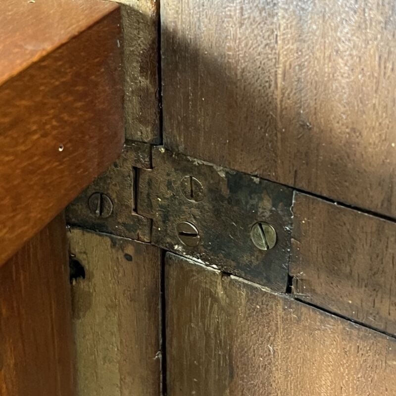 Antico tavolo consolle allungabile con alette a bandelle Arredamento