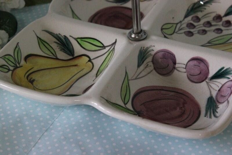 ANTIPASTIERA VINTAGE IN CERAMICA / PIATTO PER SALATINI CON MANICO IN METALLO Ceramiche e Porcellane